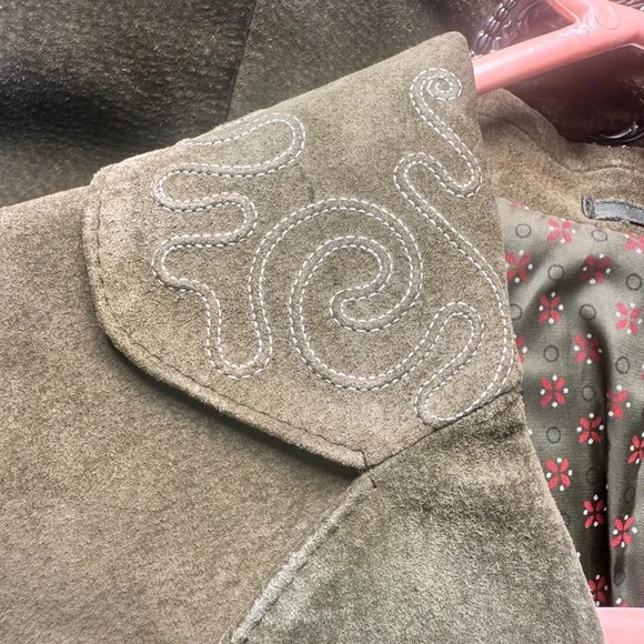 Vintage, Sz 4, custom, olive green genuine Suede Leather suit with Embroidery. - Picture 12 of 15